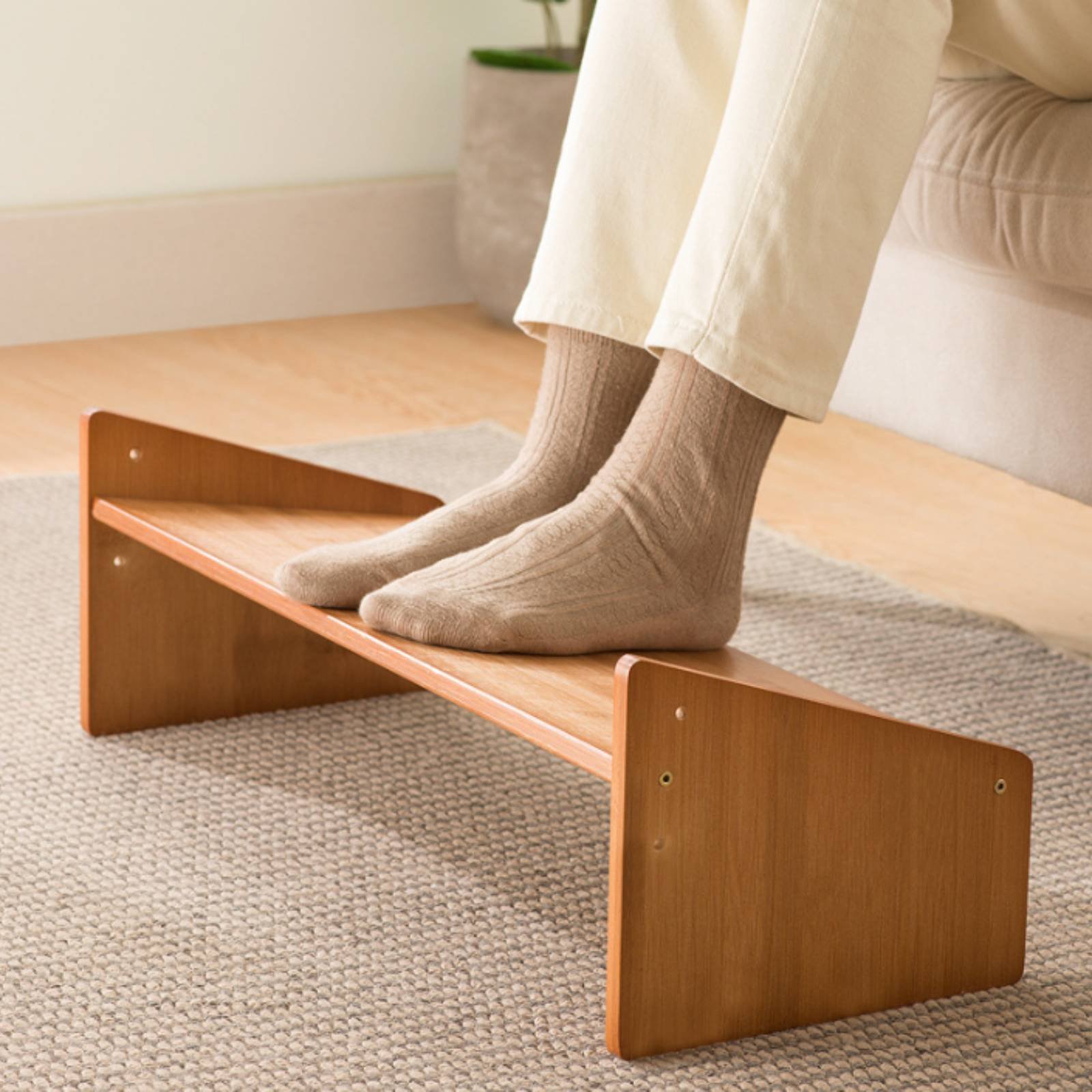 Office Furniture - مسند قدم تحت المكتب بسطح واسع،